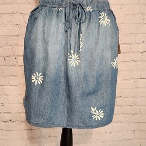 Copper Key Denim Floral Skirt with Drawstring Waist. NWT. M